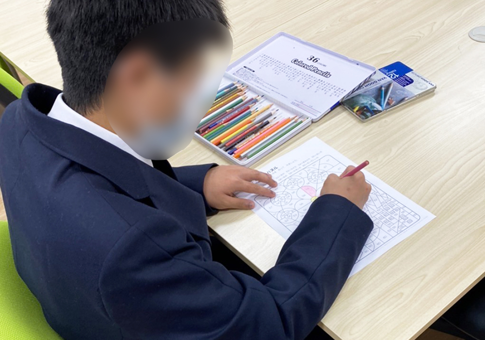 【就労アセスメント取得・ご相談｜随時受付中！】ビーズの仕分け作業・色塗りパズル…就労アセスメント取得の実際の様子をご紹介いたします・画像